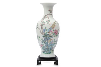 Lot 565 - A CHINESE  FAMILLE ROSE 'PHEASANTS' VASE.
