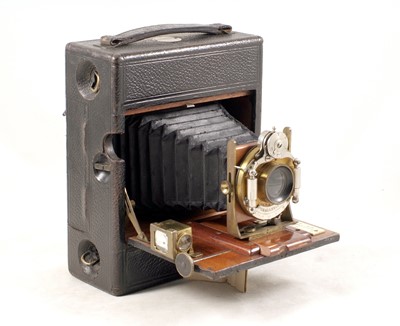 Lot 8 - An Uncommon Lizars Quarter Plate Challenge Hand Camera, Model D.
