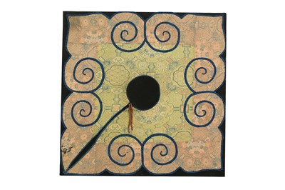 Lot 386 - A TIBETAN LAMA'S RITUAL SILK 'CLOUD' COLLAR.
