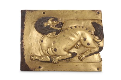 Lot 417 - A TIBETAN GILT-COPPER REPOUSSE 'SNOW LION' PLAQUE.