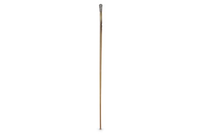 Lot 353 - λ A CARVED RHINOCEROS HORN WALKING STICK.