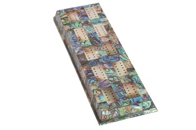 Lot 96 - A MOTHER OF PEARL AND ABALONE SHELL RECTANGULAR CRIBBAGE BOARD, 20TH CENTURY