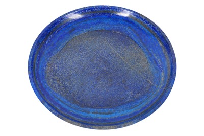 Lot 303 - A LARGE CARVED LAPIS LAZULI SHALLOW BOWL / TABLE CENTREPIECE