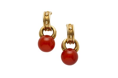 Lot 1281 - Kiki McDonough | A gold and carnelian necklace and a pair of earrings, 1993
