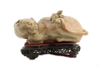 Lot 226 - A CHINESE SOAPSTONE ‘CAT’ GROUP.