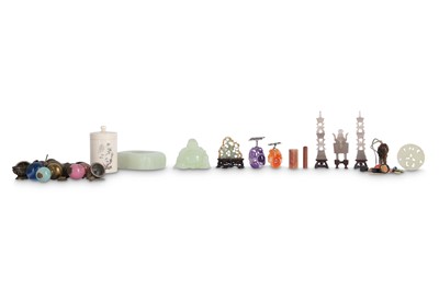 Lot 532 - λ A COLLECTION OF CHINESE CARVINGS.