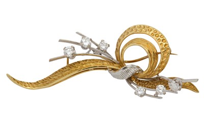 Lot 1304 - A diamond brooch