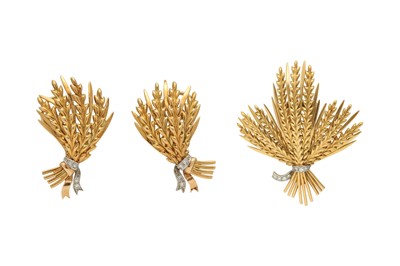 Lot 1305 - A diamond-set brooch and earclip suite