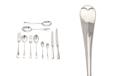 Lot 388 - A modern Elizabeth II sterling silver table service of flatware / canteen, Sheffield 1996 by Carrs
