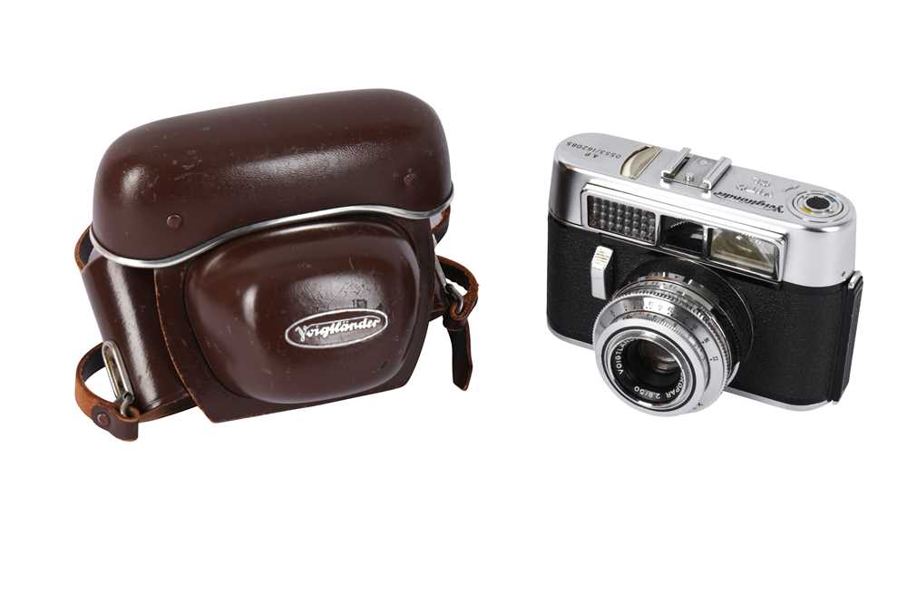 Lot 568 - A British Military Marked Voigtlander Vito