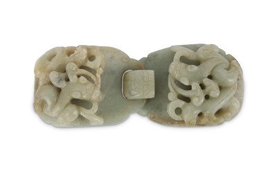 Lot 723 - A CHINESE PALE CELADON JADE 'CHILONG' BELT HOOK.