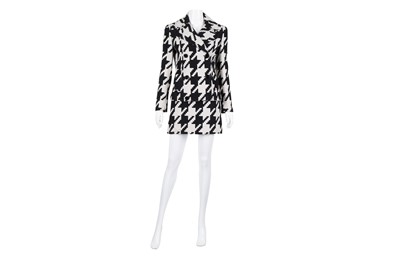 Lot 679 - Dolce & Gabbana Monochrome Houndstooth Skirt Suit - Size 40