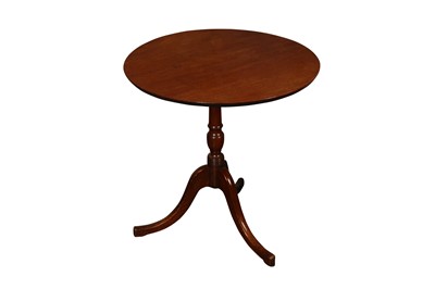 Lot 162 - A GEORGE III MAHOGANY CIRCULAR TRIPOD OCCASIONAL TABLE
