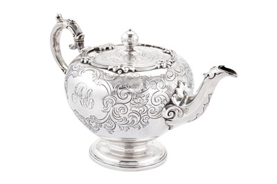 Lot 339 - A Victorian Scottish sterling silver teapot, Edinburgh 1855 by James McKay