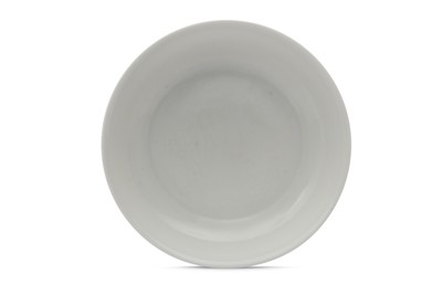 Lot 552 - A CHINESE ANHUA-DECORATED WHITE-GLAZED SAUCER.