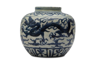 Lot 444 - A CHINESE BLUE AND WHITE 'DRAGON AND PHOENIX' JAR.