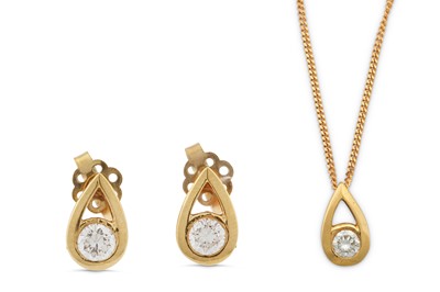 Lot 28 - A diamond pendant necklace and earring suite