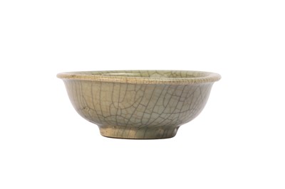 Lot 718 - A CHINESE CELADON CRACKLE-GLAZED BOWL.