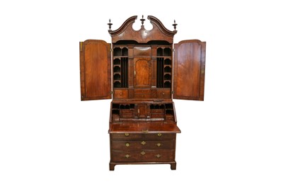 Lot 89 - A GEORGE I FIGURED WALNUT CROSS AND FEATHER BANDED BUREAU BOOKCASE