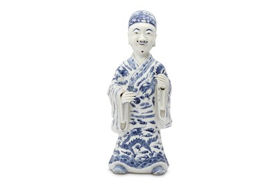 Lot 418 - A CHINESE BLUE AND WHITE FIGURE OF AN IMMORTAL.