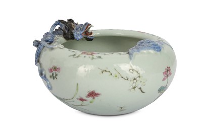 Lot 591 - A CHINESE FAMILLE ROSE 'DRAGON AND BAT' WASHER.