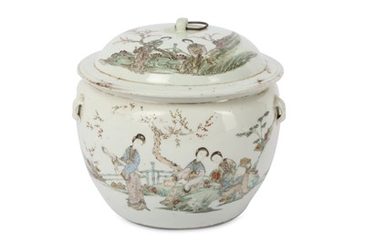 Lot 427 - A CHINESE FAMILLE ROSE TUREEN AND COVER.