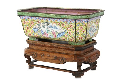 Lot 698 - A CHINESE FAMILLE ROSE CANTON ENAMEL JARDINIERE.