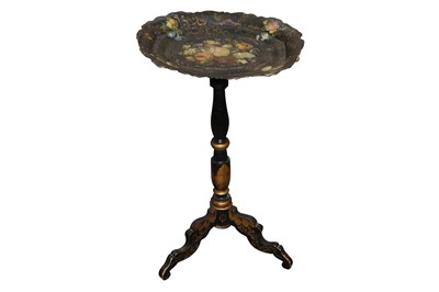 Lot 44 - A VICTORIAN PAPIER-MÂCHÉ TILT TOP OCCASIONAL TABLE
