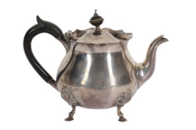 Lot 5 - A VICTORIAN STERLING SILVER BACHELOR TEAPOT, LONDON 1897, SIBRAY, HALL & CO