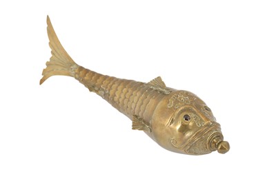 Lot 142 - AN ENGRAVED BRASS FISH POWDER FLASK