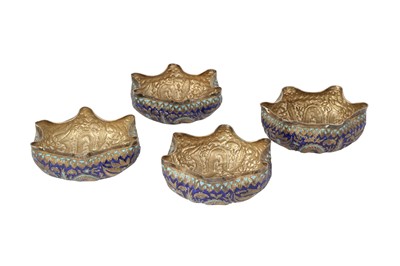 Lot 203 - FOUR SMALL KASHMIRI CHAMPLEVÉ ENAMELLED SILVER BOWLS