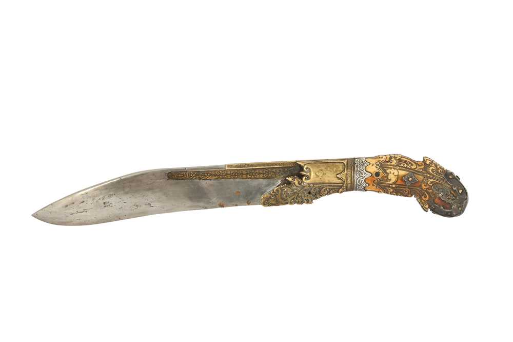 Lot 138 - λ A LARGE IVORY-HILTED SINHALESE DAGGER (PIHA KAETTA)