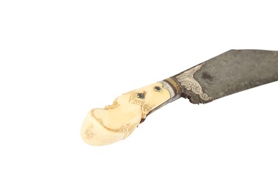 Lot 137 - λ AN IVORY-HILTED SINHALESE DAGGER (PIHA KAETTA)