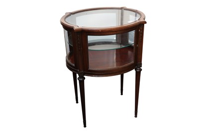 Lot 30 - AN OVAL MAHOGANY VITRINE, IN THE NEOCLASSICAL TASTE, EARLY 20TH CENTURY