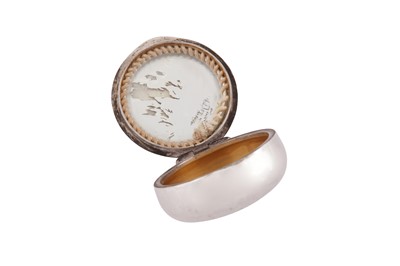 Lot 49 - A late 19th century German unmarked silver and guilloche enamel pill box / compact, probably Pforzheim circa 1899