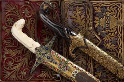 Lot 34 - A FINE 18TH CENTURY GOLD, ENAMEL, IVORY AND STEEL SWORD (SHAMSHIR), PROBABLY LUCKNOW