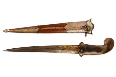 Lot 36 - AN 18TH / 19TH CENTURY OTTOMAN DAGGER WITH AGATE HANDLE