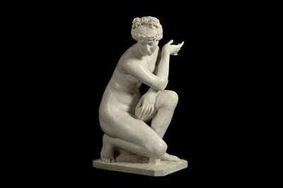 Lot 20 - A LARGE CARVED MARBLE FIGURE OF THE CROUCHING VENUS, AFTER THE ANTIQUE
