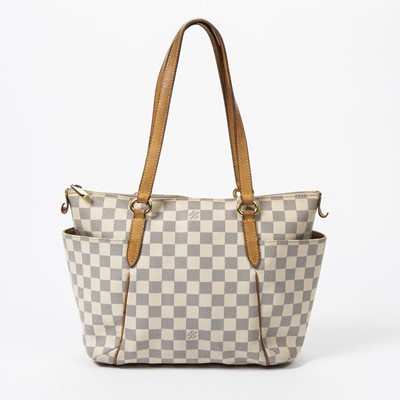 Lot 69 - Louis Vuitton Damier Azur Totally PM