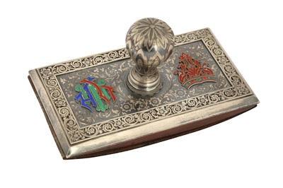 Lot 610 - A FINE THAI GUILLOCHE ENAMELLED AND NIELLOED SILVER INK BLOTTER