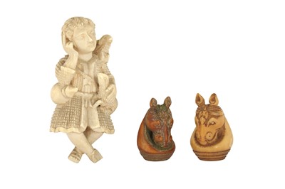 Lot 212 - λ THREE CARVED IVORIES
