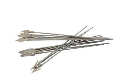 Lot 31 - SIXTEEN CHINESE BRONZE ARROWS.