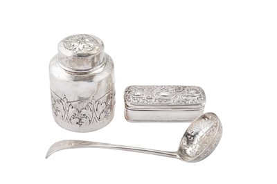 Lot 297 - A mixed group of sterling silver