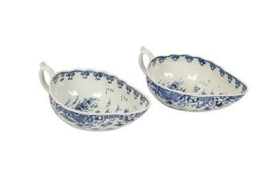 Lot 116 - TWO SIMILAR WORCESTER BLUE AND WHITE SAUCE BOATS, 18TH CENTURY