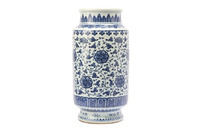 Lot 588 - A LARGE CHINESE BLUE AND WHITE 'BLOSSOMS' LANTERN VASE.