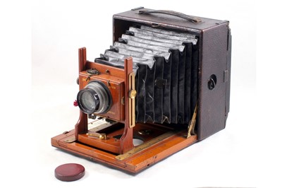 Lot 5 - An Un-named Half Plate Field Camera with Beck Isostigmar Lens.
