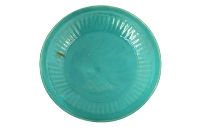 Lot 72 - AN IMPRESSIVE LARGE TURQUOISE MONOCHROME POTTERY DISH