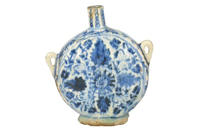 Lot 69 - A BLUE AND WHITE POTTERY MOON FLASK