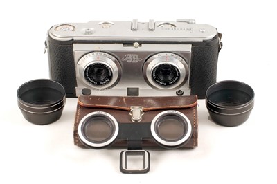 Lot 64 - An Iloca Stereograms 35mm Stereo Camera with Close-Up Set.