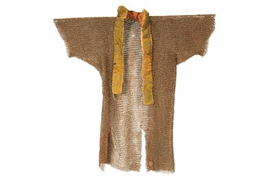 Lot 125 - A STEEL CHAIN MAIL WITH BROCADED GREEN VELVET COLLAR AND RED COTTON LINING